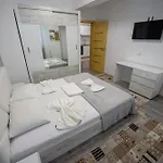 2 Moonlight Et 1 Apartment Mamaia